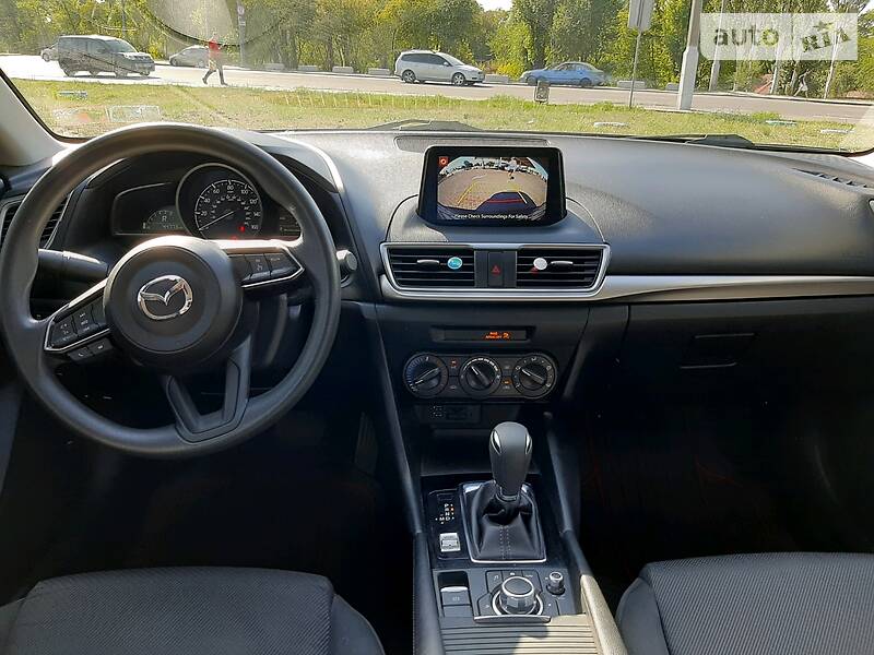 Седан Mazda 3 2017 в Дніпрі