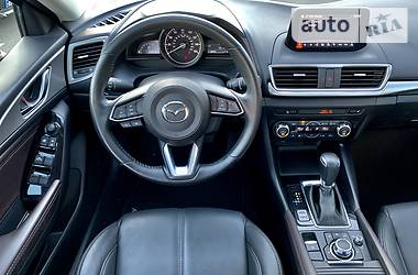 Седан Mazda 3 2017 в Киеве