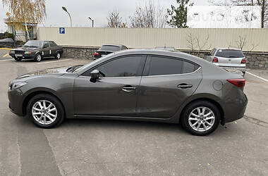 Седан Mazda 3 2016 в Кременчуге