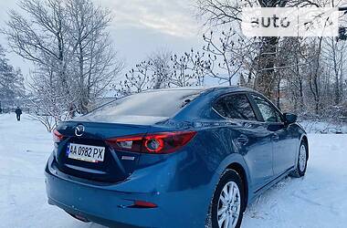 Седан Mazda 3 2017 в Киеве