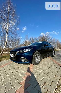 Седан Mazda 3 2016 в Черновцах