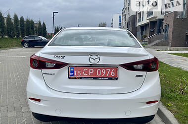 Седан Mazda 3 2015 в Львове