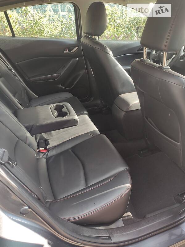 Седан Mazda 3 2013 в Днепре