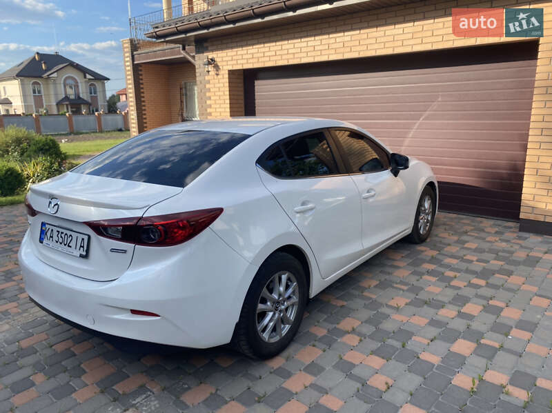 Седан Mazda 3 2015 в Киеве