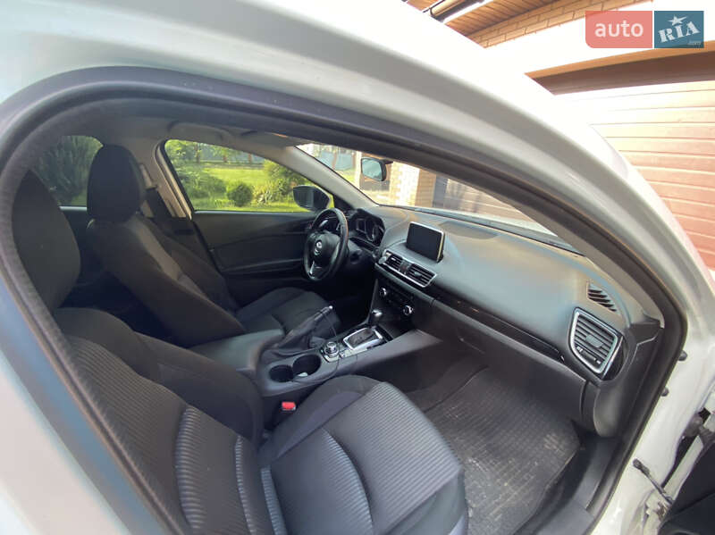 Седан Mazda 3 2015 в Киеве