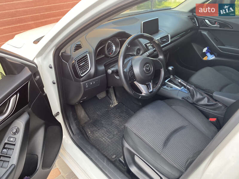 Седан Mazda 3 2015 в Киеве