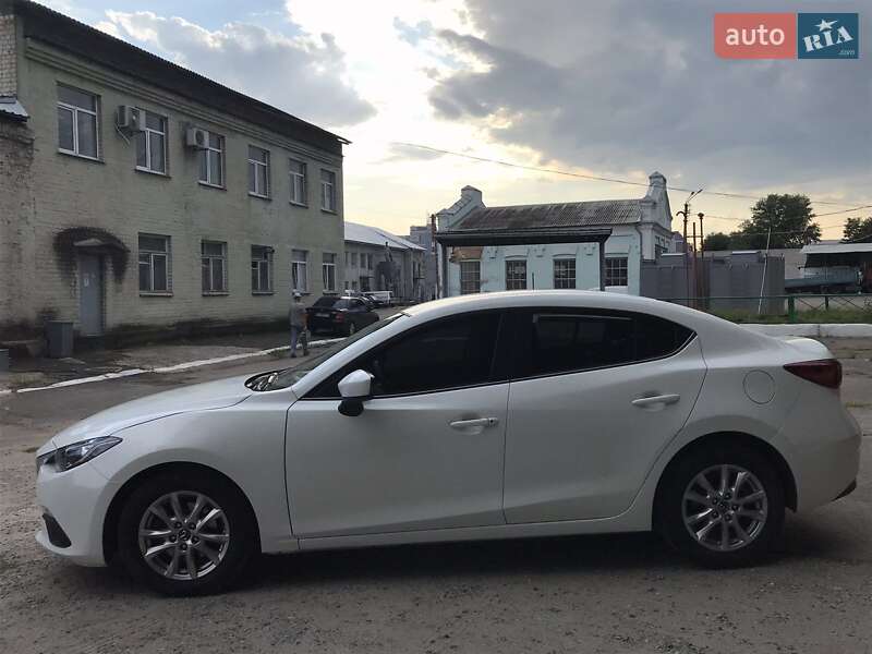 Седан Mazda 3 2015 в Киеве