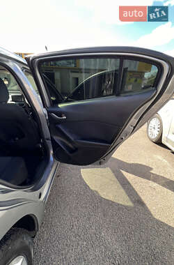 Седан Mazda 3 2016 в Кривом Роге