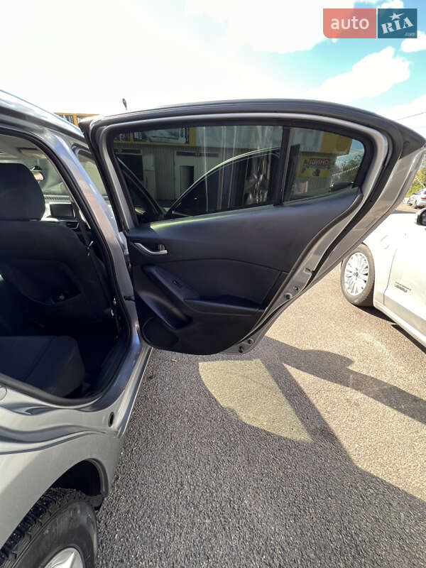 Седан Mazda 3 2016 в Кривому Розі