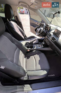 Седан Mazda 3 2016 в Кривом Роге