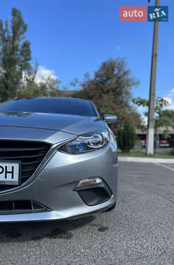 Седан Mazda 3 2016 в Кривом Роге