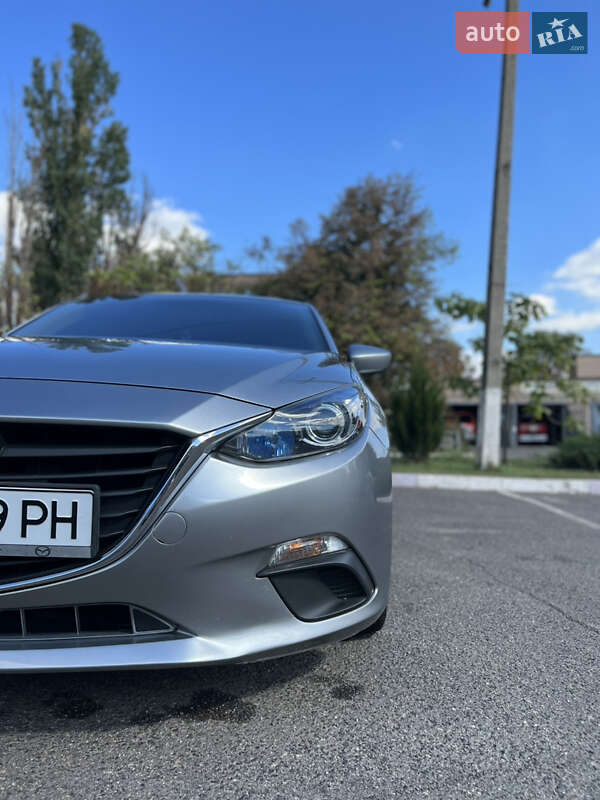 Седан Mazda 3 2016 в Кривому Розі