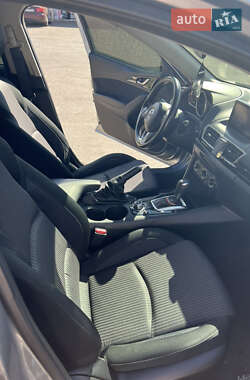 Седан Mazda 3 2016 в Кривом Роге