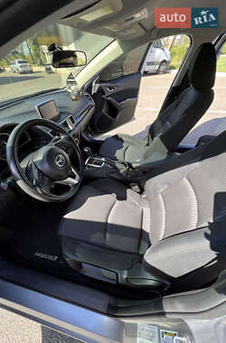 Седан Mazda 3 2016 в Кривом Роге