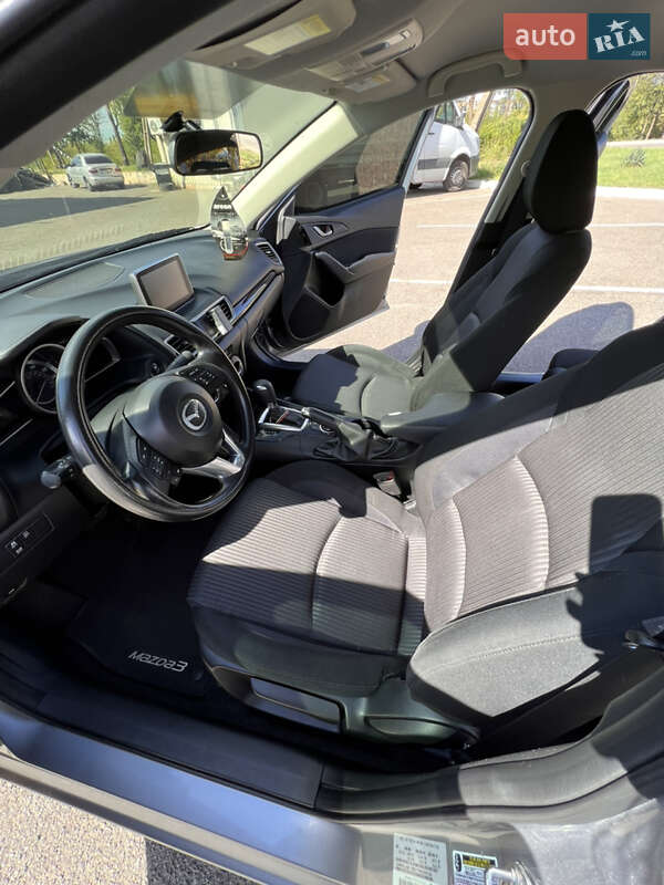 Седан Mazda 3 2016 в Кривому Розі