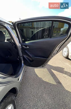 Седан Mazda 3 2016 в Кривом Роге