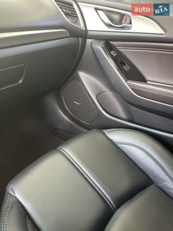 Седан Mazda 3 2018 в Запорожье