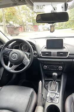 Седан Mazda 3 2015 в Николаеве