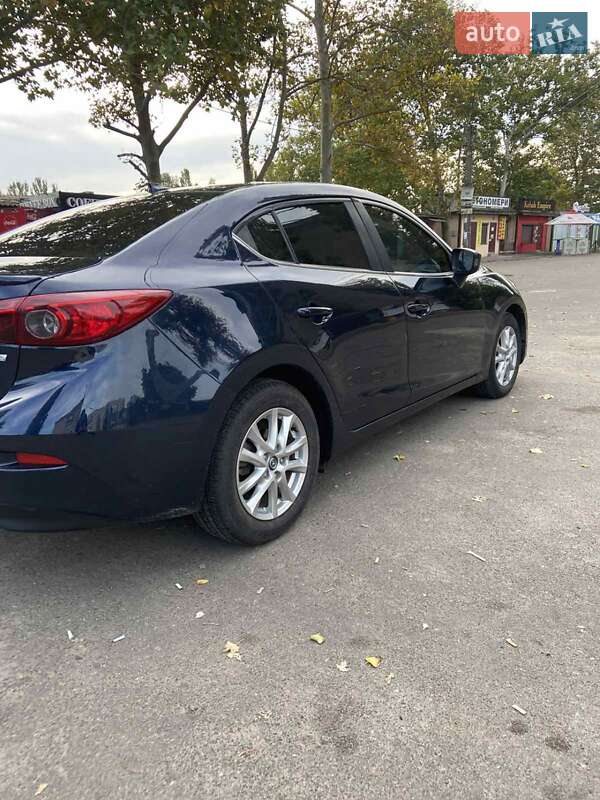Седан Mazda 3 2015 в Николаеве