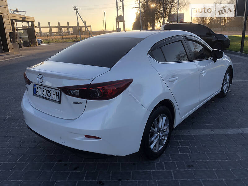 Седан Mazda 3 2016 в Ивано-Франковске