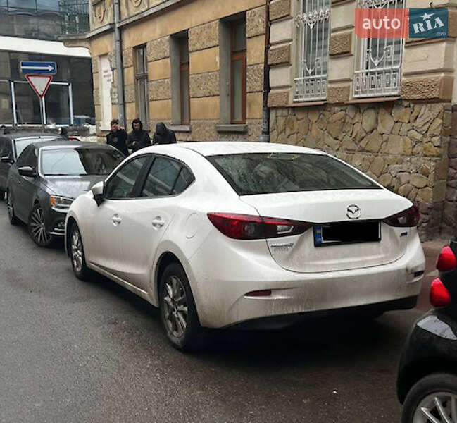 Седан Mazda 3 2017 в Львове