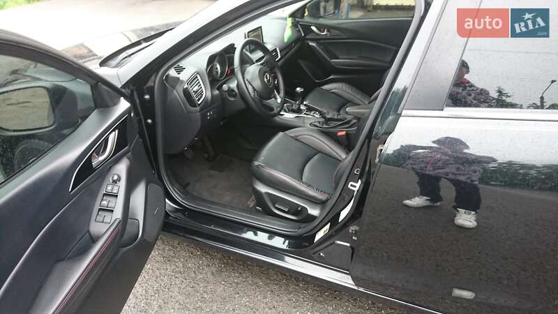 Седан Mazda 3 2015 в Полтаве