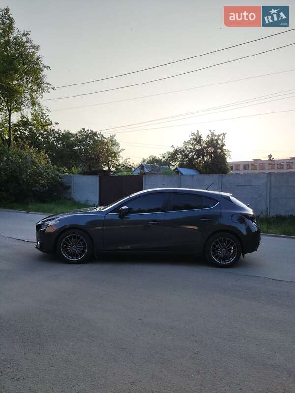 Хэтчбек Mazda 3 2015 в Днепре