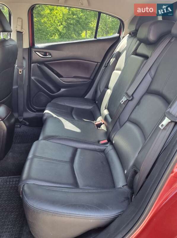 Хетчбек Mazda 3 2016 в Чернівцях