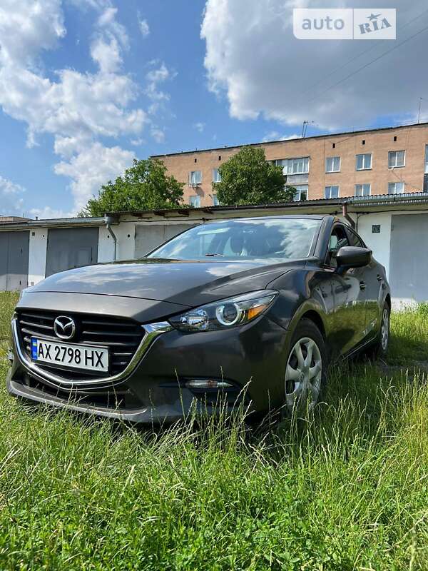 Седан Mazda 3 2017 в Волочиске