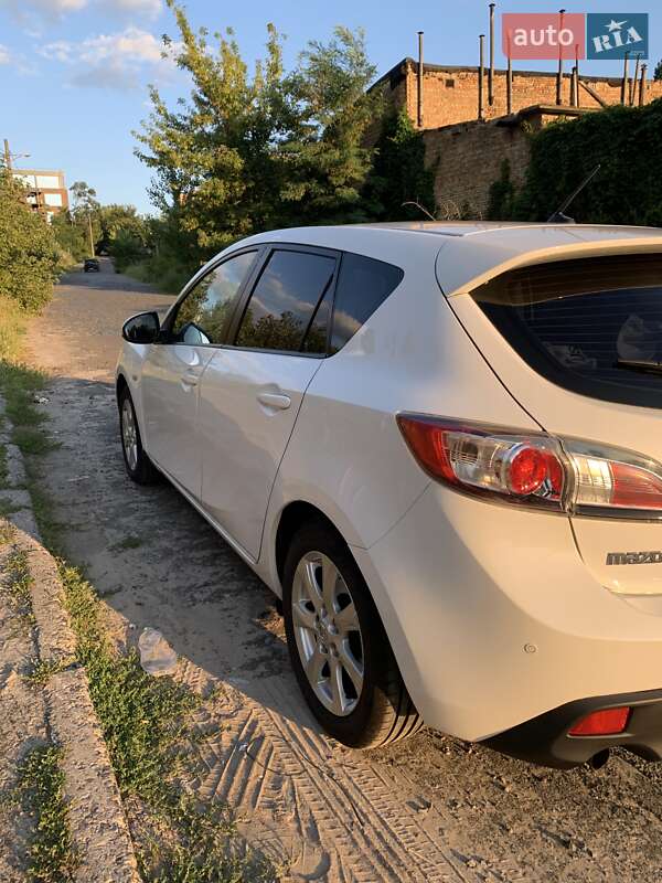 Хэтчбек Mazda 3 2010 в Киеве
