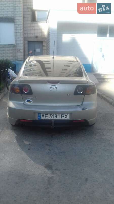 Седан Mazda 3 2004 в Нетешине