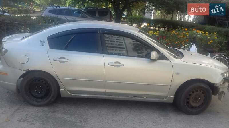 Седан Mazda 3 2004 в Нетешине