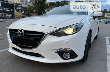 Седан Mazda 3 2015 в Киеве