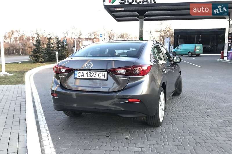 Седан Mazda 3 2017 в Киеве