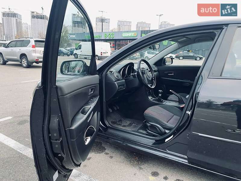 Хэтчбек Mazda 3 2004 в Киеве