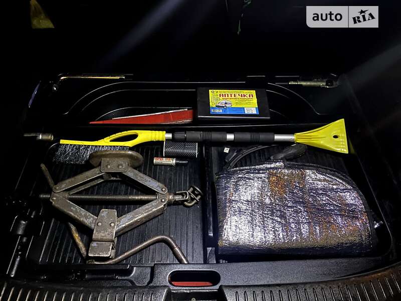 Хетчбек Mazda 3 2004 в Львові фото 9 Хетчбек Mazda 3 2004 в Львові