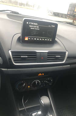Седан Mazda 3 2016 в 