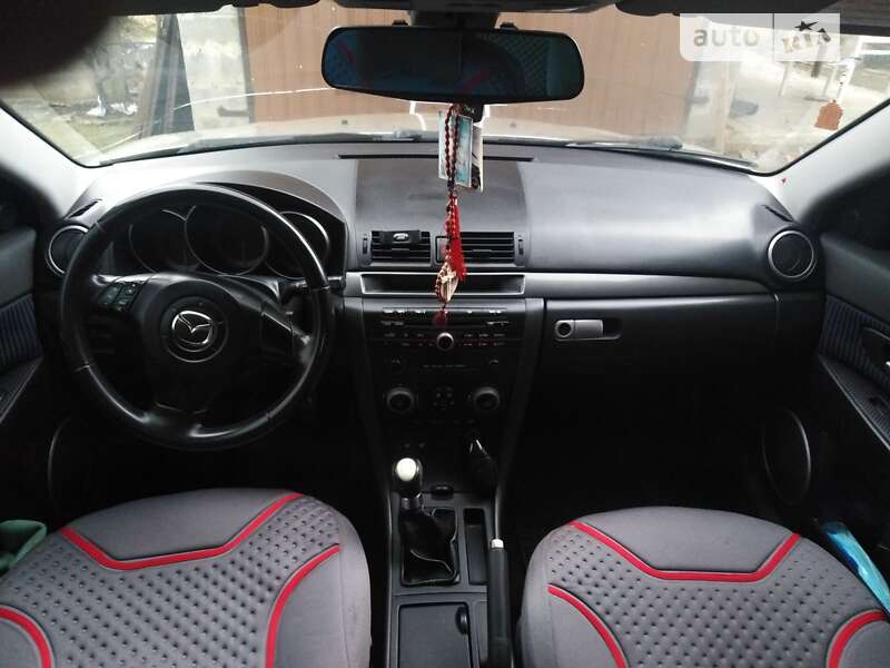 Седан Mazda 3 2004 в Поляне