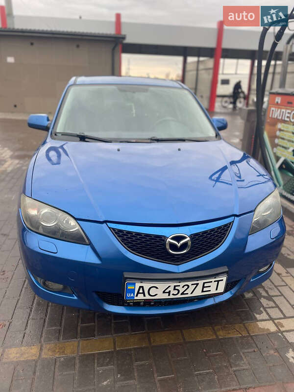 Седан Mazda 3 2004 в Нововолынске