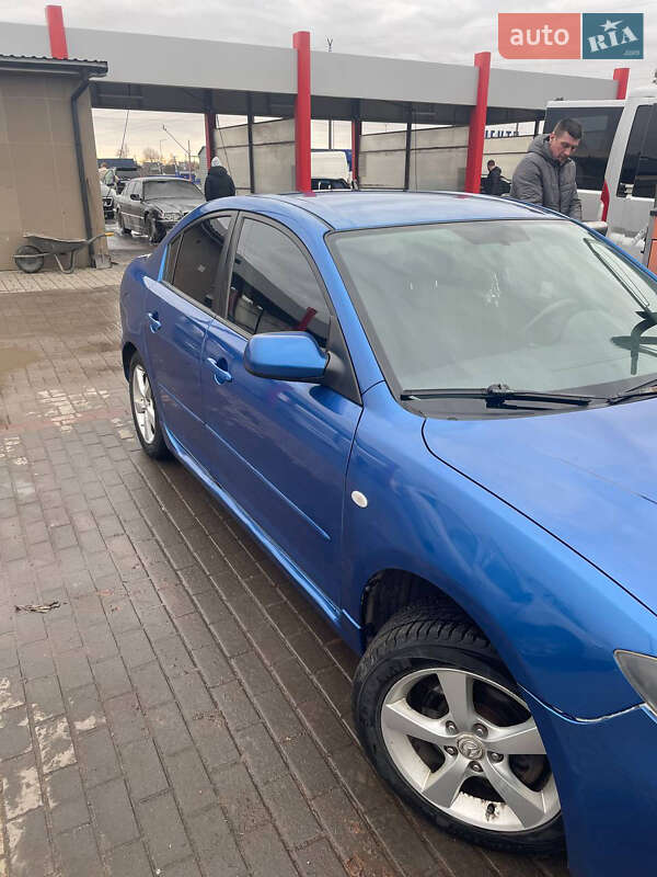 Седан Mazda 3 2004 в Нововолынске