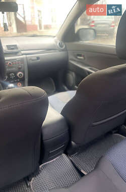 Седан Mazda 3 2004 в Нововолынске