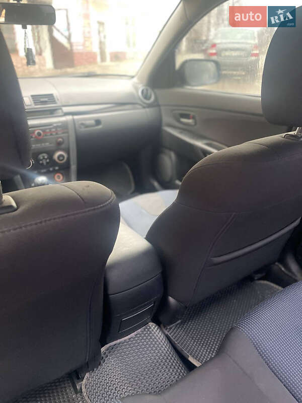 Седан Mazda 3 2004 в Нововолынске