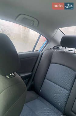 Седан Mazda 3 2004 в Нововолынске