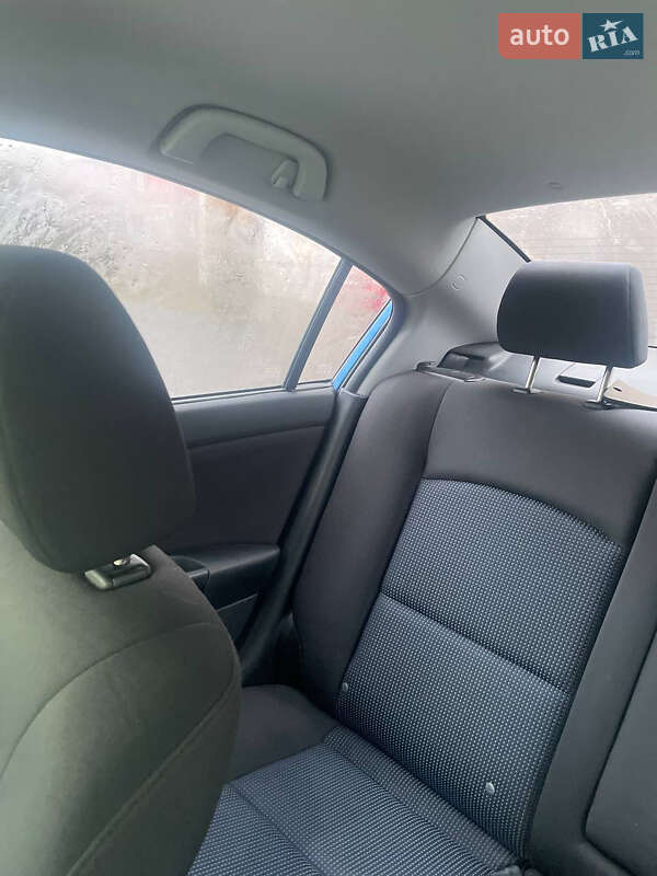 Седан Mazda 3 2004 в Нововолынске