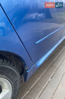 Седан Mazda 3 2004 в Нововолынске