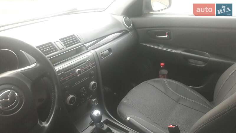 Хэтчбек Mazda 3 2005 в Новояворовске