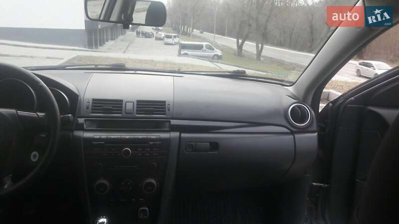 Хэтчбек Mazda 3 2005 в Новояворовске