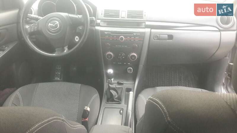 Хэтчбек Mazda 3 2005 в Новояворовске