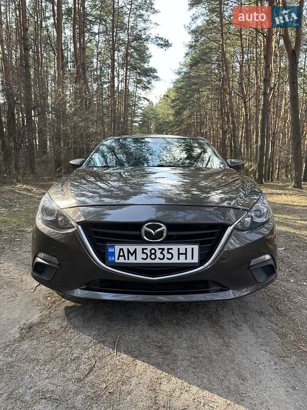 Седан Mazda 3 2016 в Звягелі