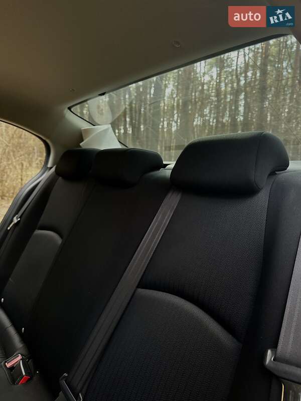 Седан Mazda 3 2016 в Звягелі